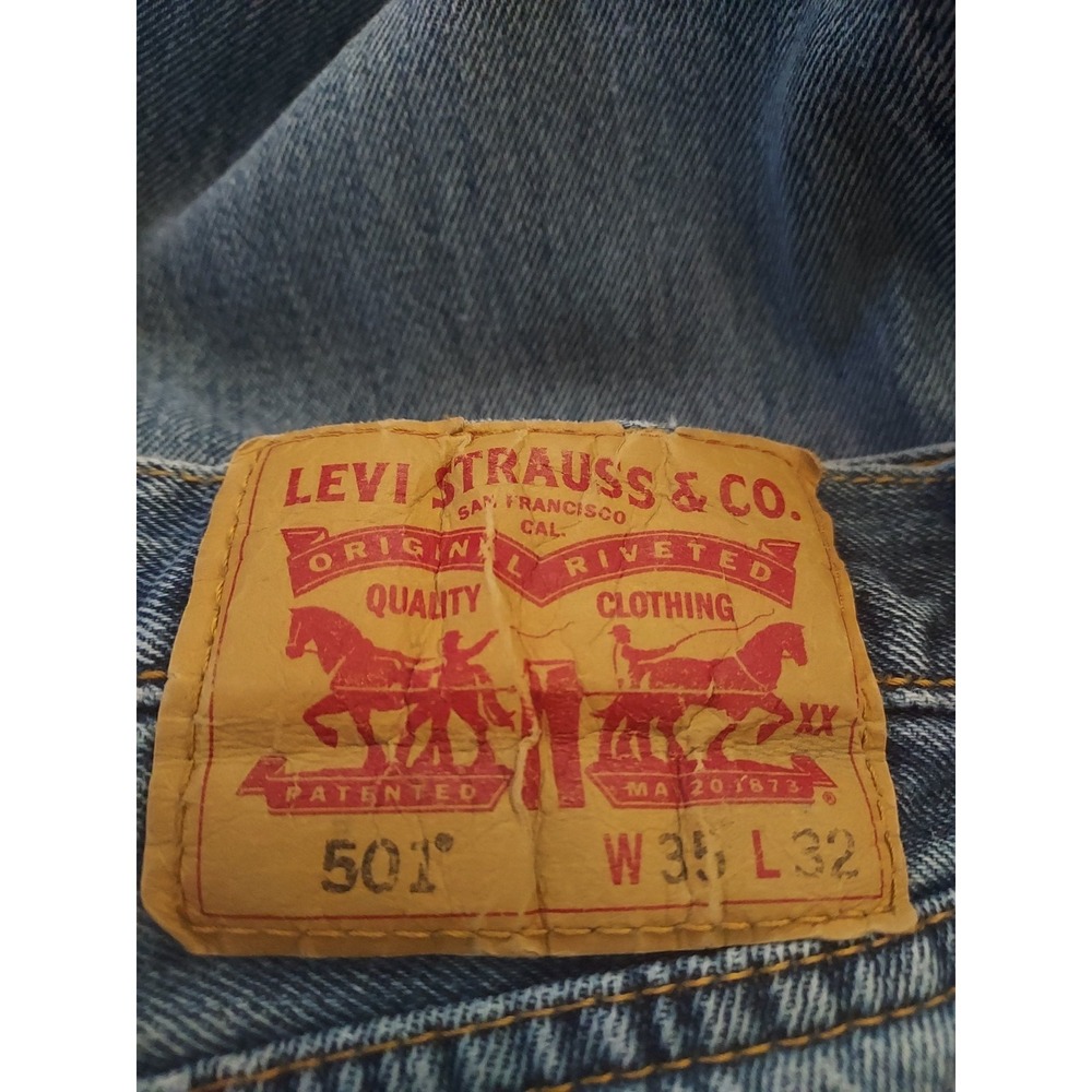 Levi's Men's 501 35x32 Original Straight Fit Jeans - Light Wash Denim Button Fly - Picture 6 of 7